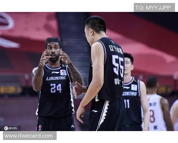 上海篮球队耐力展现引发联赛热议与球迷期待