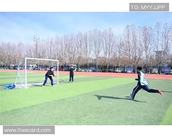 大理足球热潮来袭球场上的青春与梦想交织成美丽画卷 大理足球热潮来袭球场上的青春与梦想交织成美丽画卷